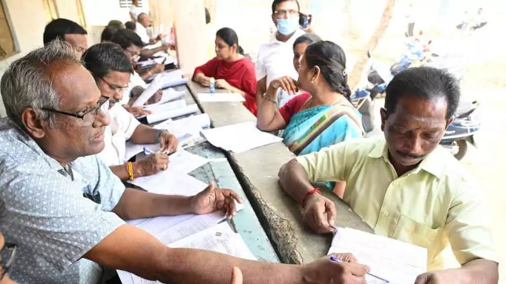 Chennai वोटर लिस्ट में नाम शामिल कराने के लिए 6.48 लाख लोगों ने अप्लाई किया Chennai वोटर लिस्ट में नाम शामिल कराने के लिए 6.48 लाख लोगों ने अप्लाई किया