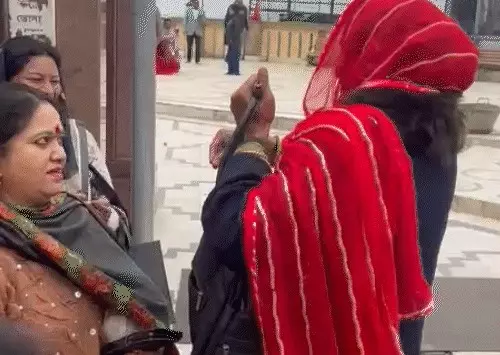 Shimla: बांग्लादेशी छात्र होने का दावा करने वाले शख्स की शिमला में जांच Shimla: बांग्लादेशी छात्र होने का दावा करने वाले शख्स की शिमला में जांच