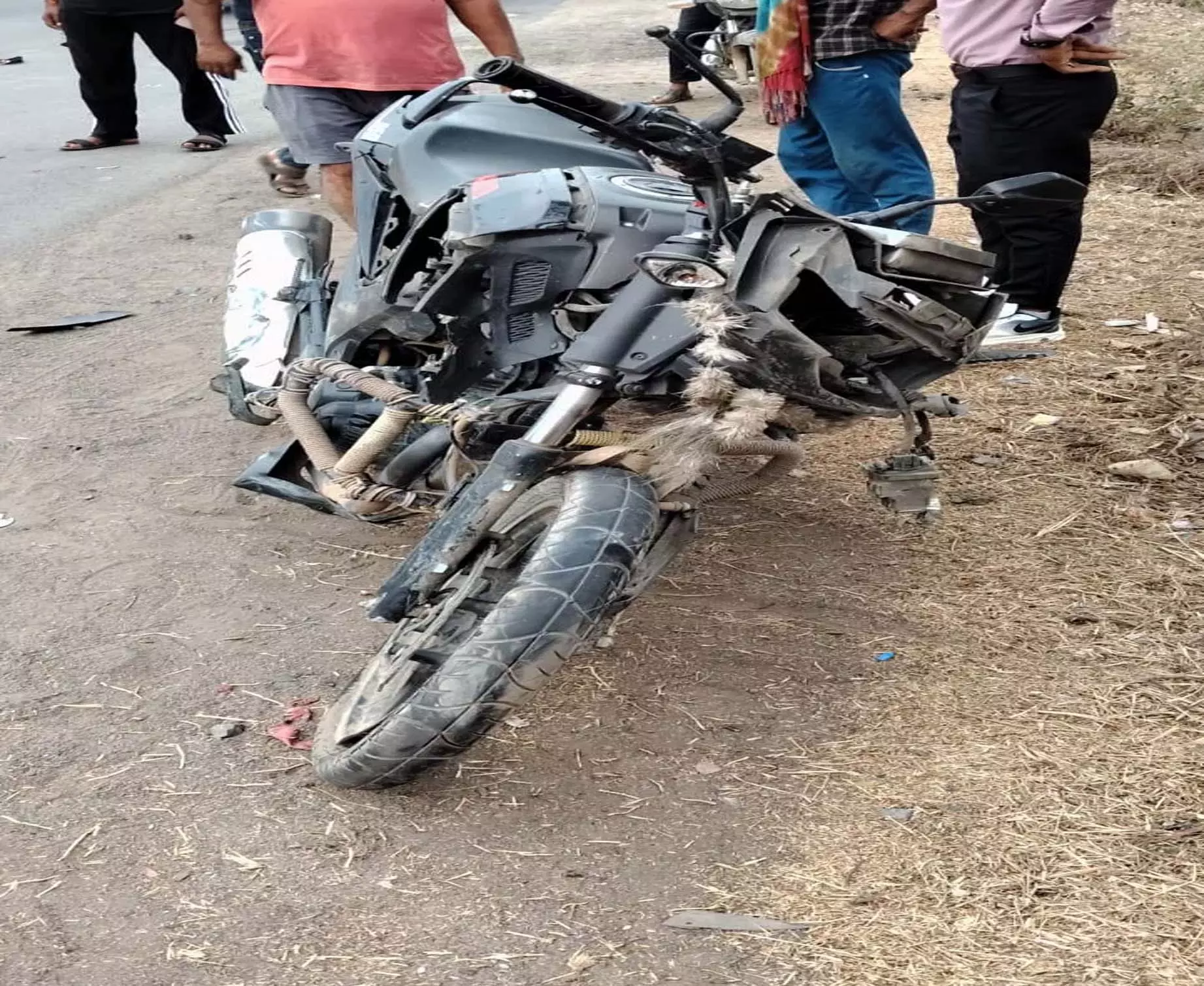 दो बाइकों की आमने-सामने भिड़ंत, चालक की मौके पर मौत दो बाइकों की आमने-सामने भिड़ंत, चालक की मौके पर मौत