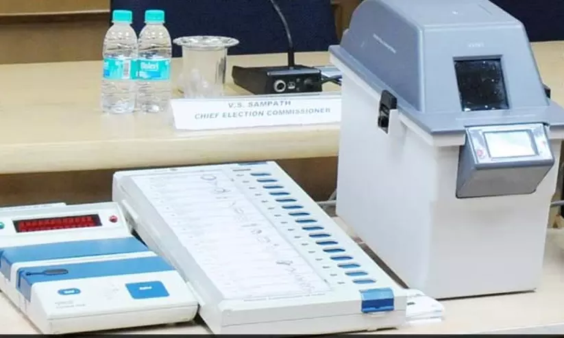 Kerala : पलक्कड़ चुनाव डिस्ट्रीब्यूशन सेंटर घटकर तीन रह गए Kerala : पलक्कड़ चुनाव डिस्ट्रीब्यूशन सेंटर घटकर तीन रह गए