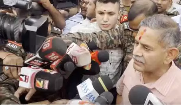 सेना प्रमुख उपेंद्र द्विवेदी ने Puri जगन्नाथ मंदिर में पूजा-अर्चना की सेना प्रमुख उपेंद्र द्विवेदी ने Puri जगन्नाथ मंदिर में पूजा-अर्चना की