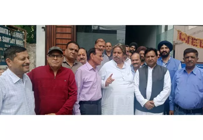 Bhalla ने जम्मू-कश्मीर में बढ़ते जन संकट पर चिंता जताई Bhalla ने जम्मू-कश्मीर में बढ़ते जन संकट पर चिंता जताई
