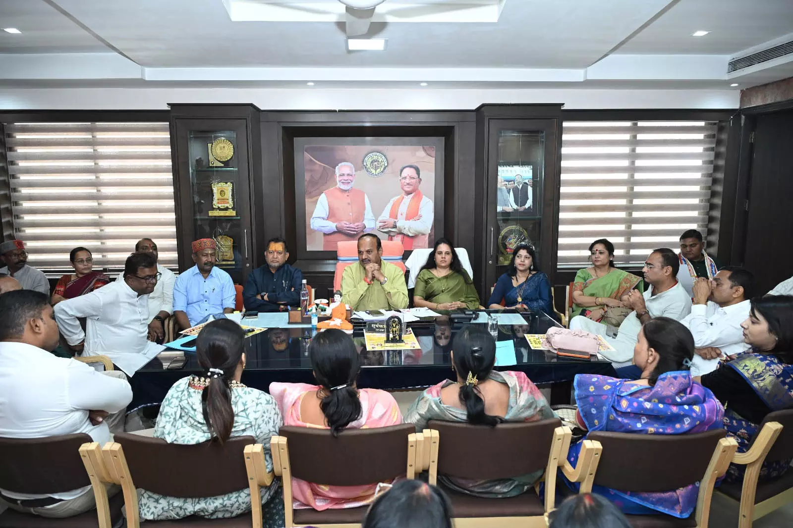 सभापति सूर्यकान्त राठौड़ ने सामान्य सभा से पहले पार्षदों की बैठक ली सभापति सूर्यकान्त राठौड़ ने सामान्य सभा से पहले पार्षदों की बैठक ली