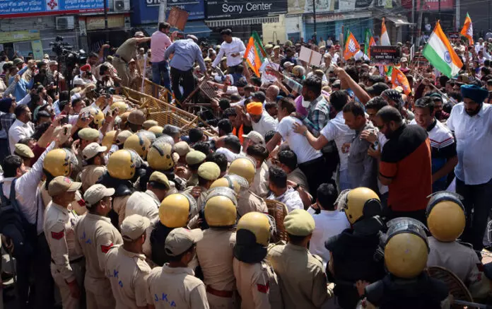 BJP ने NLU और ‘जॉब स्कैम’ के खिलाफ बड़ा विरोध मार्च निकाला BJP ने NLU और ‘जॉब स्कैम’ के खिलाफ बड़ा विरोध मार्च निकाला