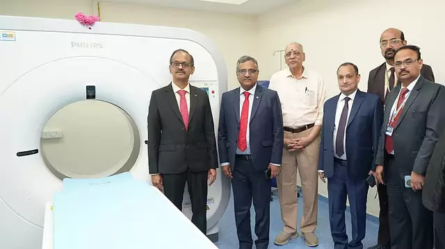 LIC गोल्डन जुबली फाउंडेशन ने श्री शंकरा कैंसर हॉस्पिटल को 4.31 करोड़ की मशीनें दान कीं LIC गोल्डन जुबली फाउंडेशन ने श्री शंकरा कैंसर हॉस्पिटल को 4.31 करोड़ की मशीनें दान कीं