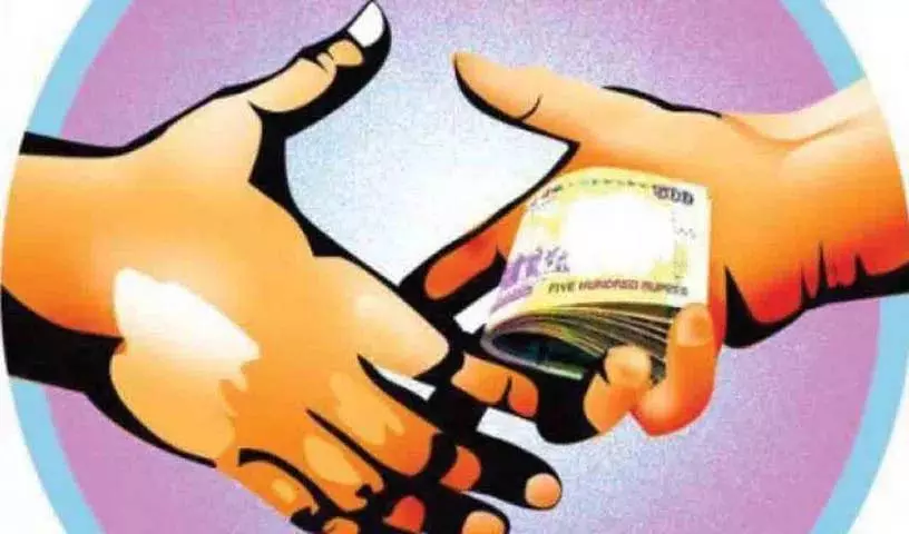 AE, वर्क इंस्पेक्टर को ACB ने 1.50 लाख रुपये की रिश्वत लेते हुए पकड़ा AE, वर्क इंस्पेक्टर को ACB ने 1.50 लाख रुपये की रिश्वत लेते हुए पकड़ा