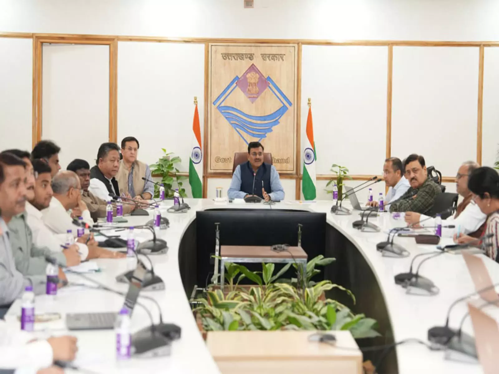 Uttarakhand के मुख्य सचिव ने वैश्विक तनाव के बीच उच्च स्तरीय बैठक में ईंधन, गैस आपूर्ति की समीक्षा की Uttarakhand के मुख्य सचिव ने वैश्विक तनाव के बीच उच्च स्तरीय बैठक में ईंधन, गैस आपूर्ति की समीक्षा की