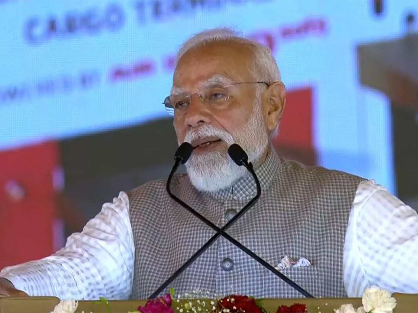 PM मोदी ने कांग्रेस, एसपी पर नोएडा इंटरनेशनल एयरपोर्ट प्रोजेक्ट में देरी का आरोप लगाया PM मोदी ने कांग्रेस, एसपी पर नोएडा इंटरनेशनल एयरपोर्ट प्रोजेक्ट में देरी का आरोप लगाया