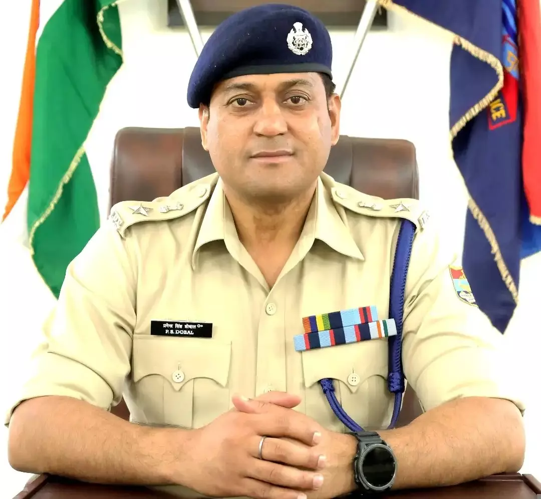 Dehradun: पुलिसकर्मियों की लापरवाही के कारण 12 को सस्पेंड किया गया Dehradun: पुलिसकर्मियों की लापरवाही के कारण 12 को सस्पेंड किया गया