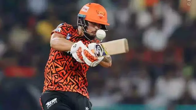 IPL 2026 RCB vs SRH: हैदराबाद ने 15 ओवर में बनाए 155 रन, 6 विकेट खोए IPL 2026 RCB vs SRH: हैदराबाद ने 15 ओवर में बनाए 155 रन, 6 विकेट खोए