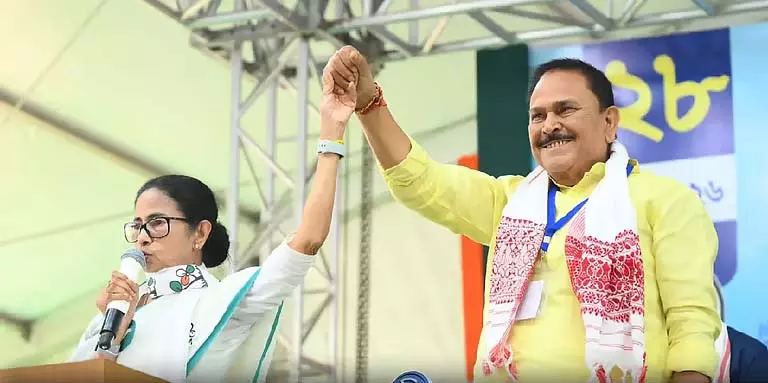 Mamata ने उम्मीदवार को लाल बत्ती वाली कार इस्तेमाल न करने की चेतावनी दी Mamata ने उम्मीदवार को लाल बत्ती वाली कार इस्तेमाल न करने की चेतावनी दी
