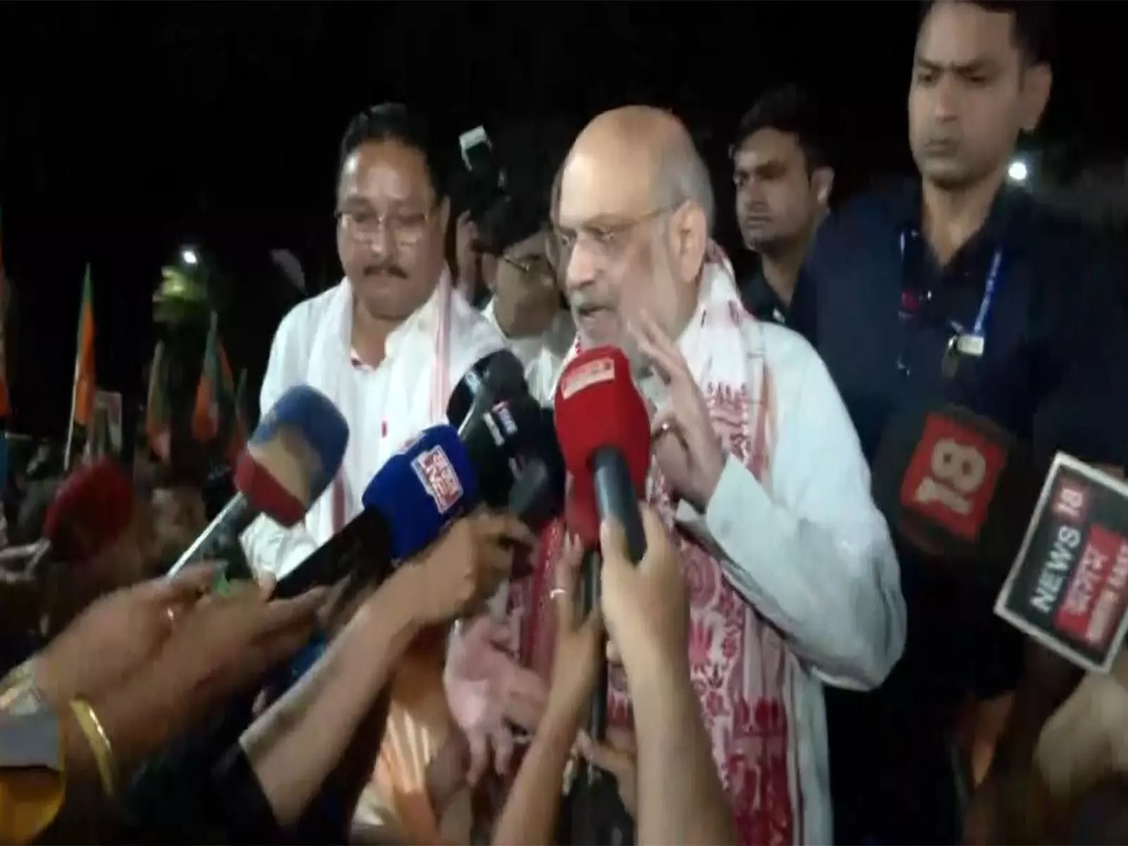 लोग BJP सरकार बनाने के लिए उत्सुक हैं: गुवाहाटी में केंद्रीय गृह मंत्री अमित शाह लोग BJP सरकार बनाने के लिए उत्सुक हैं: गुवाहाटी में केंद्रीय गृह मंत्री अमित शाह