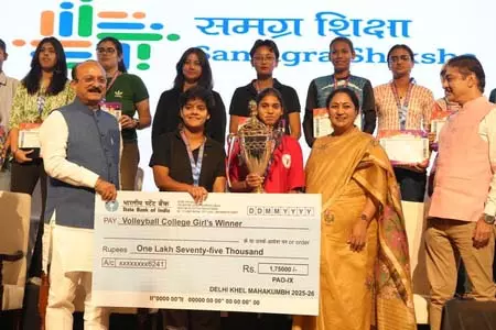 यशोत्सव 2026: दिल्ली की सीएम रेखा गुप्ता ने मेधावी छात्रों और खिलाड़ियों को किया सम्मानित यशोत्सव 2026: दिल्ली की सीएम रेखा गुप्ता ने मेधावी छात्रों और खिलाड़ियों को किया सम्मानित