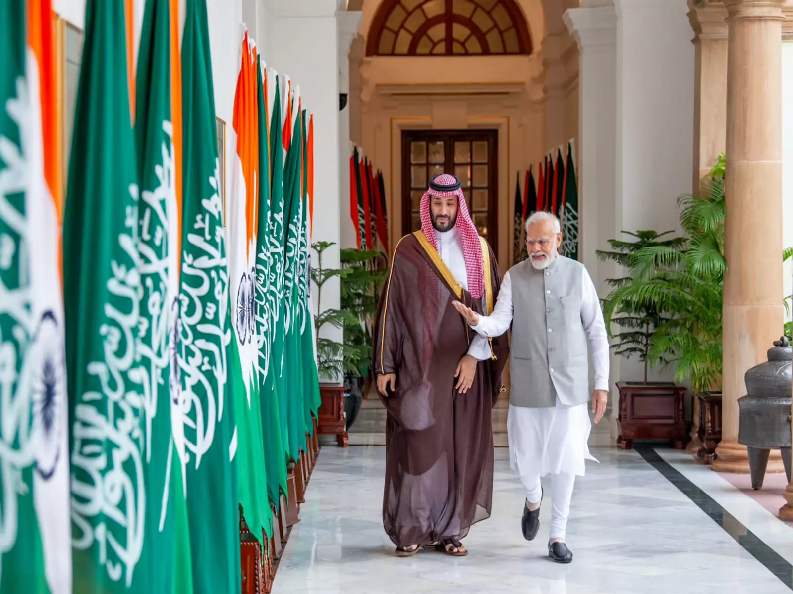 पश्चिम एशिया में जारी संघर्ष के बीच PM मोदी ने सऊदी क्राउन प्रिंस से की बात पश्चिम एशिया में जारी संघर्ष के बीच PM मोदी ने सऊदी क्राउन प्रिंस से की बात