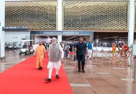 PM Modi ने जेवर एयरपोर्ट टर्मिनल सुविधाओं की सराहना की PM Modi ने जेवर एयरपोर्ट टर्मिनल सुविधाओं की सराहना की