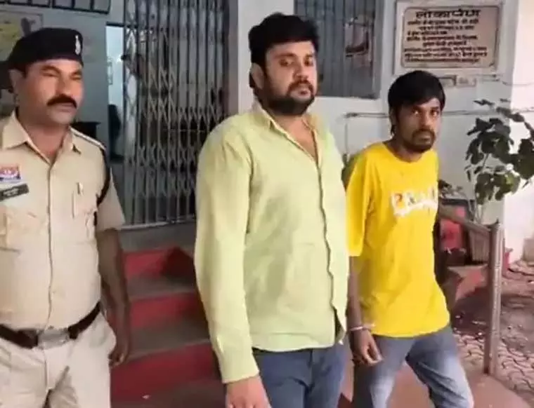 पुरानी रंजिश में युवक पर चाकू से हमला, दो बदमाश गिरफ्तार पुरानी रंजिश में युवक पर चाकू से हमला, दो बदमाश गिरफ्तार