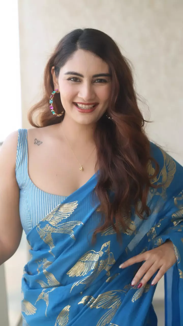 साड़ी में खूबसूरत लगी वेदिका भंडारी