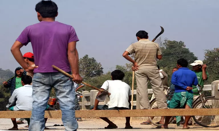 Assam election 2026: सोनितपुर और नागांव में चुनाव से पहले हिंसा, झड़पों में कई घायल Assam election 2026: सोनितपुर और नागांव में चुनाव से पहले हिंसा, झड़पों में कई घायल