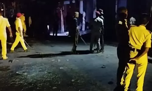 रामनवमी जुलूस के दौरान पथराव और आगजनी, कई लोग घायल