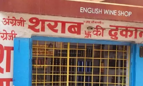 शराब प्रेमी ने ओवररेटिंग का किया विरोध, सेल्समैन ने पीटा