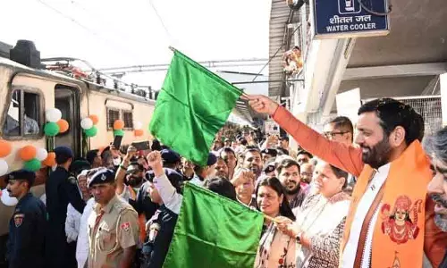 Ambala सीएम सैनी ने तीर्थयात्रियों को अयोध्या ले जा रही स्पेशल ट्रेन को हरी झंडी दिखाई
