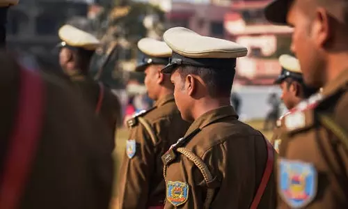 West Bengal पुलिस खाकी की जगह खादी पहन रही है West Bengal पुलिस खाकी की जगह खादी पहन रही है