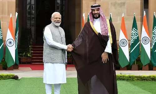 पश्चिम एशिया संकट के बीच PM मोदी और सऊदी प्रिंस ने शिपिंग-रूट सुरक्षा पर चर्चा की पश्चिम एशिया संकट के बीच PM मोदी और सऊदी प्रिंस ने शिपिंग-रूट सुरक्षा पर चर्चा की