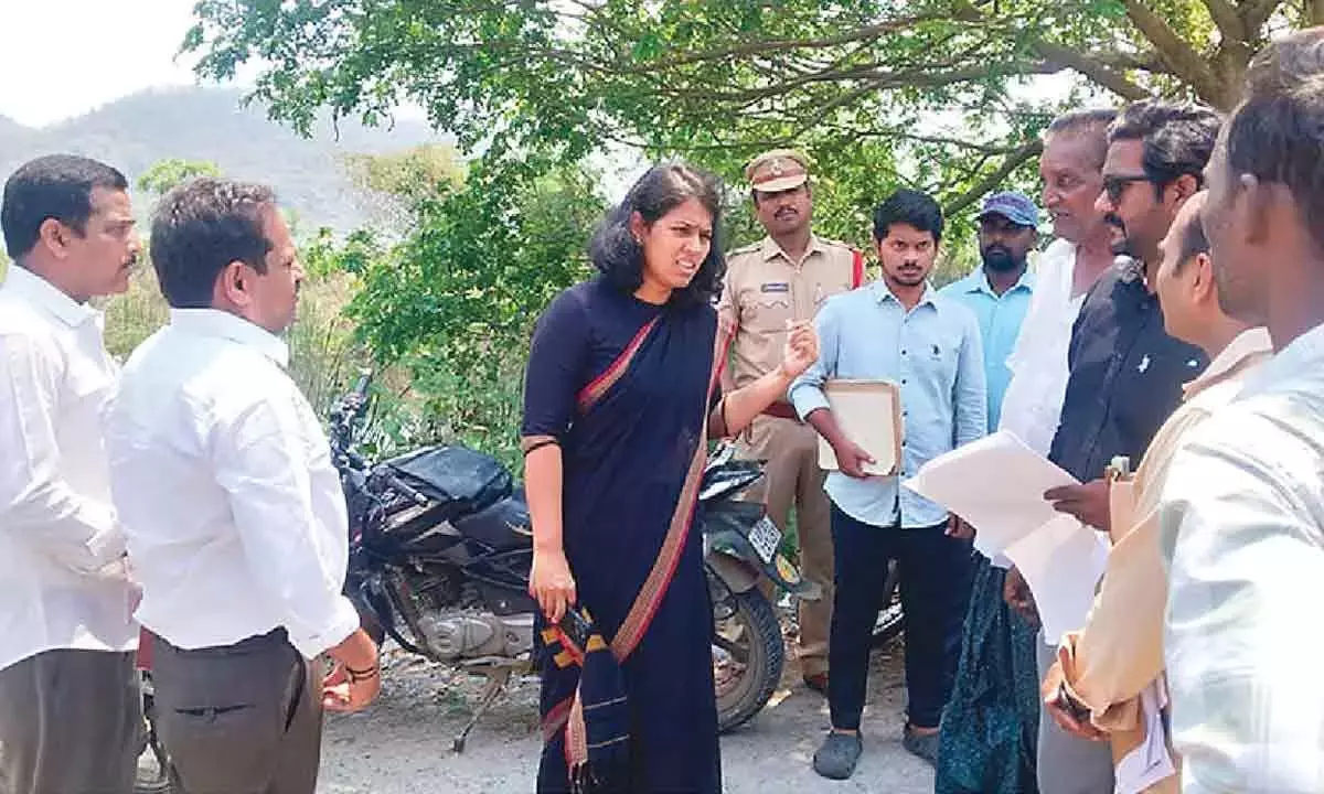 Collector ने रामदुर्गम में PPP टूरिज्म प्रोजेक्ट के लिए साइट का निरीक्षण किया