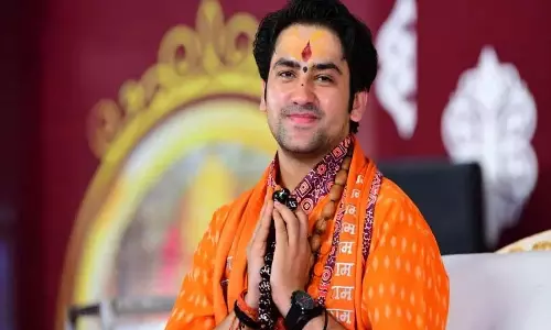 बागेश्वर बाबा ने धर्मान्तरण के दलालों को दी चेतावनी बागेश्वर बाबा ने धर्मान्तरण के दलालों को दी चेतावनी