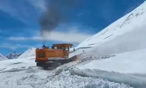 Shinkula में बर्फ हटने के बाद लाहौल-ज़ांस्कर संपर्क बहाल