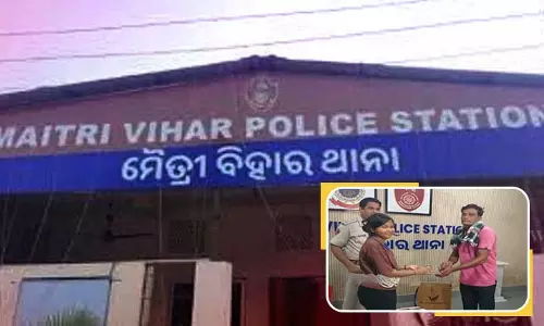 मानवता की मिसाल, ईमानदार ऑटो ड्राइवर ने Bhubaneswar में मालिक को 3 लाख रुपये के सोने के गहने लौटाए मानवता की मिसाल, ईमानदार ऑटो ड्राइवर ने Bhubaneswar में मालिक को 3 लाख रुपये के सोने के गहने लौटाए