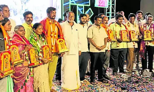 Karnataka : सफाई कर्मचारियों के लिए उपहार Karnataka : सफाई कर्मचारियों के लिए उपहार