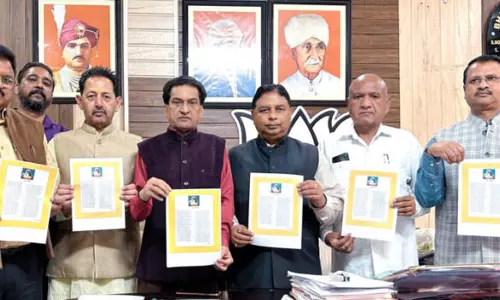 Sat ने बलबीर द्वारा संकलित गुरु रविदास की शिक्षाओं को जारी किया Sat ने बलबीर द्वारा संकलित गुरु रविदास की शिक्षाओं को जारी किया