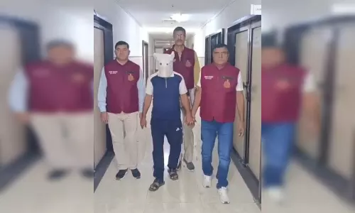 क्राइम ब्रांच की बड़ी कार्रवाई, 50 हजार के इनामी हथियार सप्लायर को दबोचा क्राइम ब्रांच की बड़ी कार्रवाई, 50 हजार के इनामी हथियार सप्लायर को दबोचा