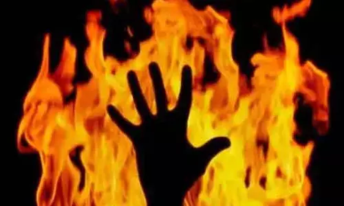 Banki प्रेम संबंध के शक में एक व्यक्ति ने आत्मदाह की कोशिश की Banki प्रेम संबंध के शक में एक व्यक्ति ने आत्मदाह की कोशिश की