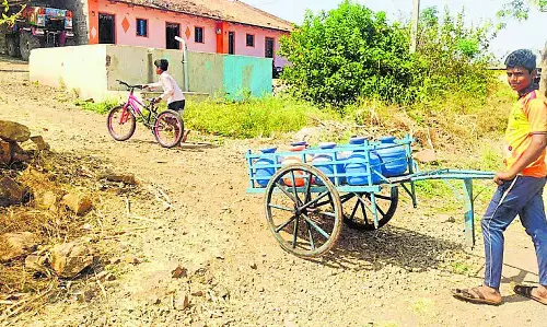 Hipparagi बैराज में पानी का लेवल गिर गया है: एक और पानी का संकट आने वाला है Hipparagi बैराज में पानी का लेवल गिर गया है: एक और पानी का संकट आने वाला है