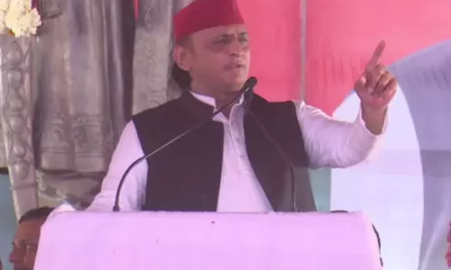 पीएम मोदी की रैली में भीड़ जुटाने को सरकारी कर्मचारियों व संसाधनों का लेना पड़ा सहारा : अखिलेश यादव