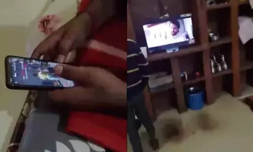 Parappana Agrahara Jail में मोबाइल इस्तेमाल करने पर 3 स्टाफ सस्पेंड Parappana Agrahara Jail में मोबाइल इस्तेमाल करने पर 3 स्टाफ सस्पेंड