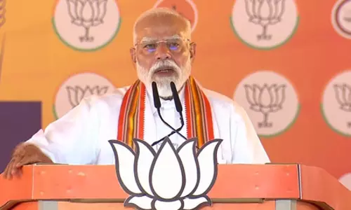 पारंपरिक मुंडू पहनकर पलक्कड़ पहुंचे पीएम मोदी, बोले-केरल में अब चुनावी माहौल नहीं, जनआंदोलन की लहर