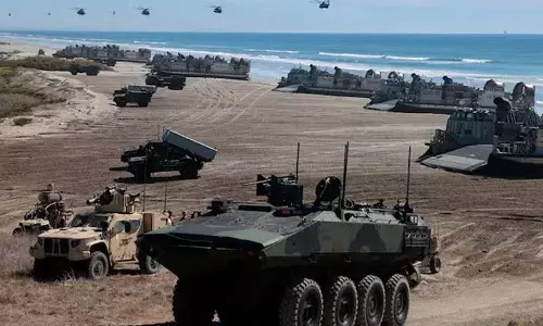 Ground Forces ने होर्मुज पर हमला कर खर्ग पर कब्ज़ा कर लिया है, US ईरान को आखिरी झटका देने की तैयारी Ground Forces ने होर्मुज पर हमला कर खर्ग पर कब्ज़ा कर लिया है, US ईरान को आखिरी झटका देने की तैयारी