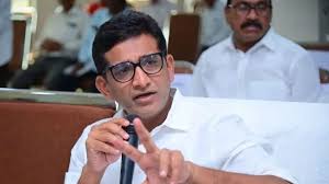BRS ने कथित अवैध खनन में राजस्व मंत्री की भूमिका के ख़िलाफ़ प्रदर्शन किया, जाँच की माँग की