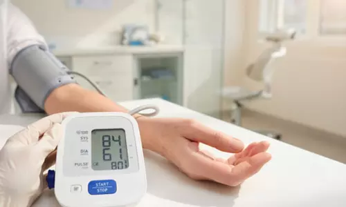 लो ब्लड प्रेशर को नजरअंदाज करना खतरनाक, तुरंत राहत पाने के लिए अपनाएं ये उपाय लो ब्लड प्रेशर को नजरअंदाज करना खतरनाक, तुरंत राहत पाने के लिए अपनाएं ये उपाय