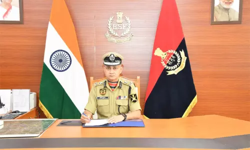 BSF प्रमुख ने कश्मीर में नियंत्रण रेखा पर ऑपरेशनल तैयारियों की समीक्षा की BSF प्रमुख ने कश्मीर में नियंत्रण रेखा पर ऑपरेशनल तैयारियों की समीक्षा की