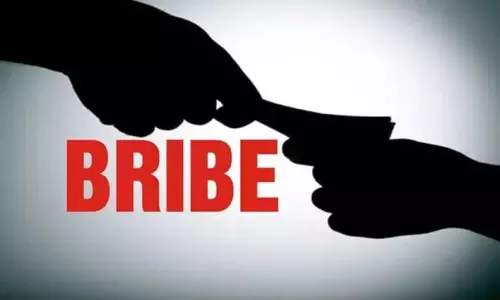 ACB ने रिश्वतखोरी के आरोप में पूर्व इंजीनियर पीएचई को गिरफ्तार किया ACB ने रिश्वतखोरी के आरोप में पूर्व इंजीनियर पीएचई को गिरफ्तार किया