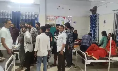 तेज रफ्तार SUV ने ट्रैक्टर-ट्रॉली को टक्कर मारी, 22 से अधिक लोग घायल तेज रफ्तार SUV ने ट्रैक्टर-ट्रॉली को टक्कर मारी, 22 से अधिक लोग घायल