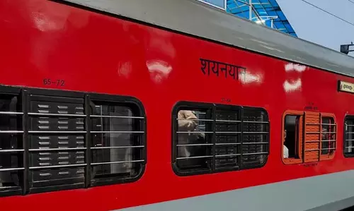 गोंदिया स्टेशन से गुजरने वाली कुछ रद्द एक्सप्रेस गाड़ियों का पुनः परिचालन गोंदिया स्टेशन से गुजरने वाली कुछ रद्द एक्सप्रेस गाड़ियों का पुनः परिचालन