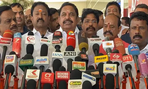 अन्नाद्रमुक के एडप्पादी के पलानीस्वामी ने बारिश से निपटने में विफलता के लिए द्रमुक की आलोचना की अन्नाद्रमुक के एडप्पादी के पलानीस्वामी ने बारिश से निपटने में विफलता के लिए द्रमुक की आलोचना की