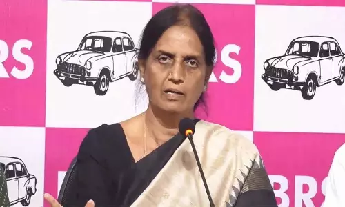 सबिता इंद्रा रेड्डी ने BRS विधायकों के निलंबन पर कांग्रेस की आलोचना की सबिता इंद्रा रेड्डी ने BRS विधायकों के निलंबन पर कांग्रेस की आलोचना की