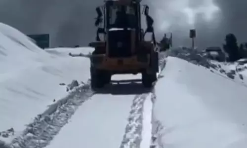 J-K: भारी बर्फबारी के कारण बांदीपोरा-गुरेज सड़क पर वाहनों की आवाजाही बंद