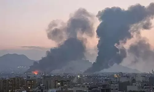 Iran ने खाड़ी में एल्युमिनियम प्लांट पर हमले का दावा किया, हूती भी युद्ध में शामिल